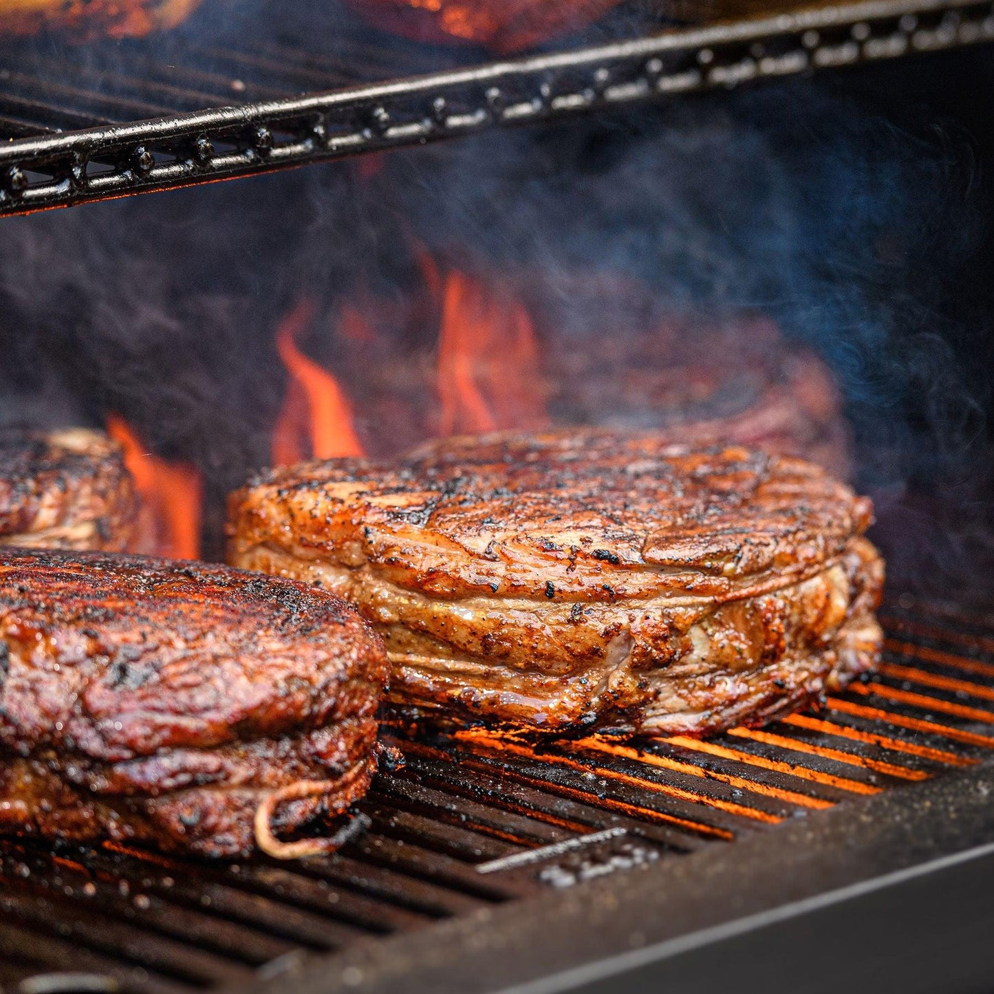 Masterbuilt 800 GravityFed BBQ with Pitmaster Pack